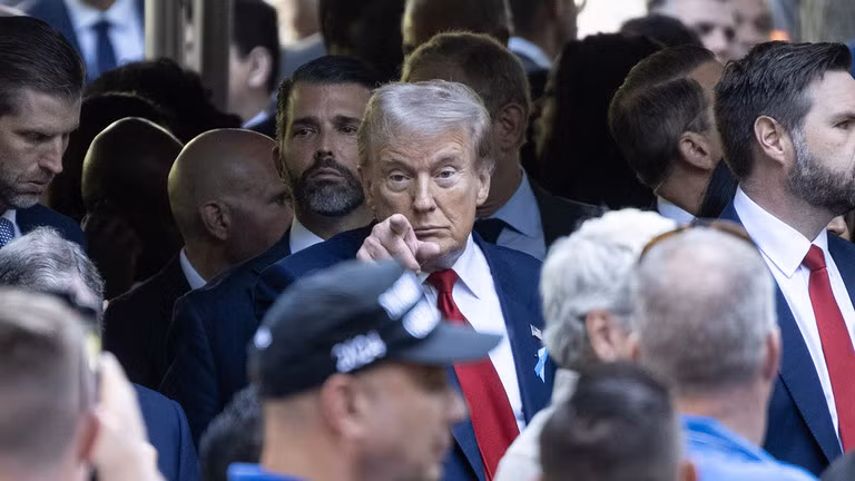 Cựu Tổng thống Mỹ Donald Trump an toàn sau vụ ám sát hụt (Ảnh: Getty)