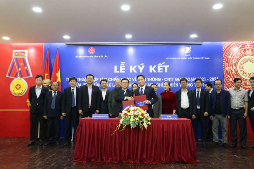 Lễ ký kết thỏa thuận hợp tác chiến lược của VNPT và UBND tỉnh Đắk Lắk về Viễn thông - Công nghệ thông tin (VT-CNTT), giai đoạn 2021-2025.