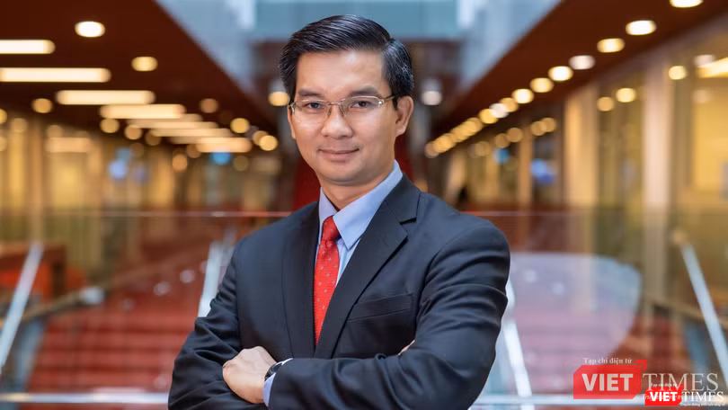 TS. Nguyễn Quang Trung - Chủ nhiệm nhóm bộ môn Quản trị, Khoa Kinh doanh và Quản trị, Chủ nhiệm nghiên cứu về quản trị chuyển đổi thông minh, Đại học RMIT.