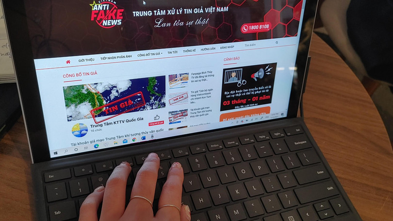 Bộ TT&TT tăng cường xử lý hành vi phát tán thông tin sai sự thật trên mạng xã hội.