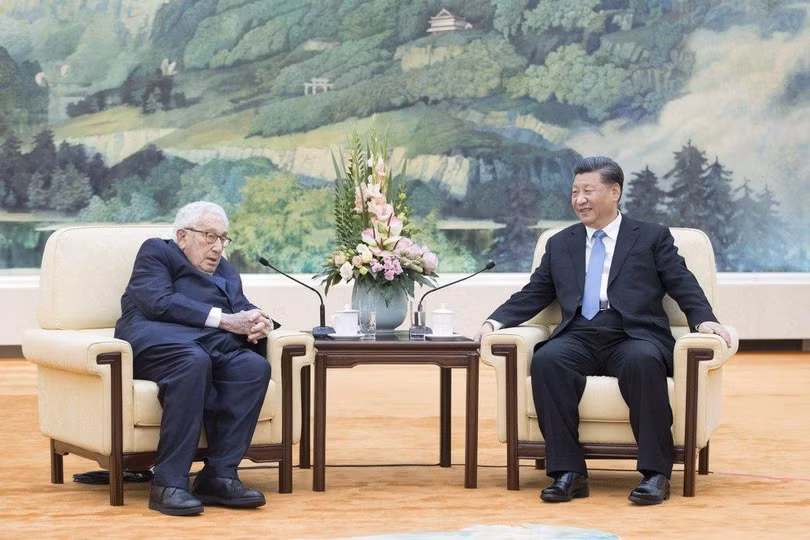 Ông Henry Kissinger là vị khách đáng kính đối với nhiều lãnh đạo Trung Quốc, trong đó có Chủ tịch Tập Cận Bình (Ảnh: Xinhua)