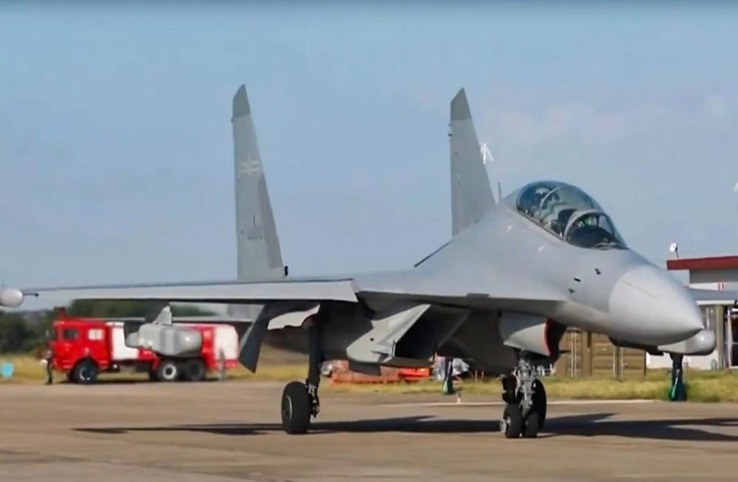 J-16D được trang bị nhiều vũ khí, thiết bị chặn sóng và can thiệp (Ảnh: Handout)