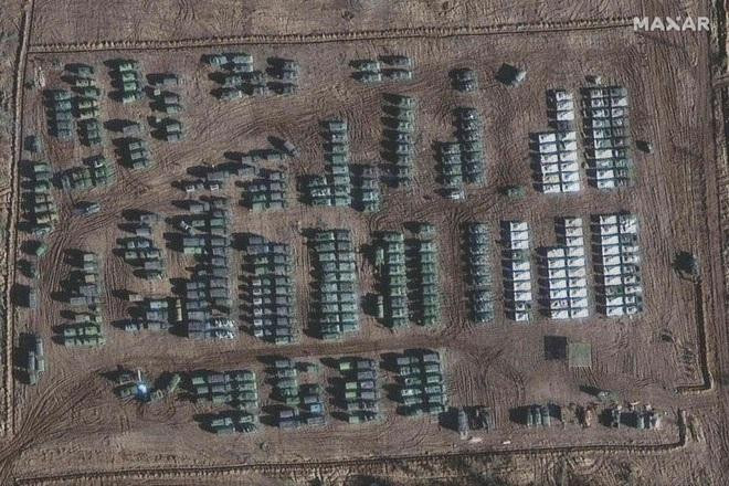 Ảnh vệ tinh chụp ngày 1/11 cho thấy đông đảo phương tiện quân sự tại khu vực Yelnya, Smolensk Oblast, Nga (Ảnh: MAXAR). Ảnh vệ tinh chụp ngày 1/11 cho thấy đông đảo phương tiện quân sự tại khu vực Yelnya, Smolensk Oblast, Nga (Ảnh: MAXAR).