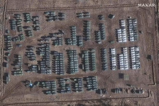 Ảnh vệ tinh chụp ngày 1/11 cho thấy đông đảo phương tiện quân sự tại khu vực Yelnya, Smolensk Oblast, Nga (Ảnh: MAXAR).