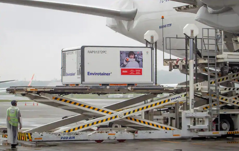 Thùng lạnh chứa vaccine COVID-19 của Sinovac tại sân bay Sao Paulo, Brazil ngày 19/11 (Ảnh: Bloomberg News) Thùng lạnh chứa vaccine COVID-19 của Sinovac tại sân bay Sao Paulo, Brazil ngày 19/11 (Ảnh: Bloomberg News)