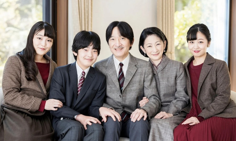 Công chúa Mako (trái, ngoài cùng), Thái tử Akishino cùng các thành viên khác trong gia đình cô (Ảnh: AFP) Công chúa Mako (trái, ngoài cùng), Thái tử Akishino cùng các thành viên khác trong gia đình cô (Ảnh: AFP)