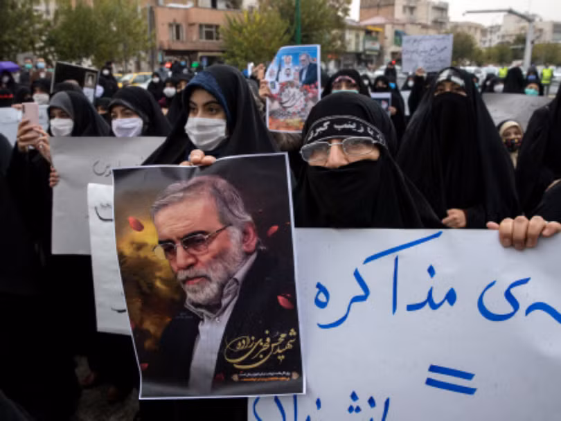 Người dân Iran lên án vụ ám sát ông Fakhrizadeh (Ảnh: Economic Times) Người dân Iran lên án vụ ám sát ông Fakhrizadeh (Ảnh: Economic Times)