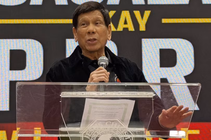 Cựu Tổng thống Philippines Rodrigo Duterte phát biểu trong một buổi gặp mặt cộng đồng người Philippines tại Hong Kong vào ngày 9/3. Ảnh: AFP.