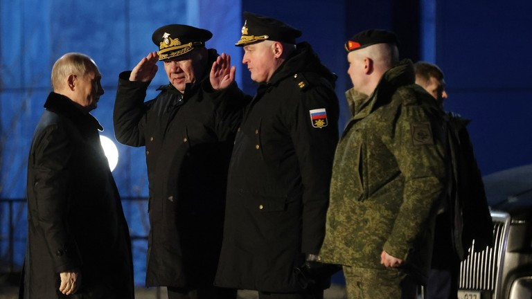 Tổng thống Nga Vladimir Putin tham dự lễ hạ thủy tàu ngầm hạt nhân mới, ngày 27/3. Ảnh: Sputnik.