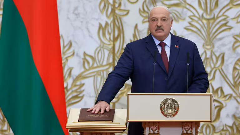 Ông Alexander Lukashenko nhậm chức Tổng thống Belarus, Minsk, Belarus ngày 25/3. Ảnh: Getty.