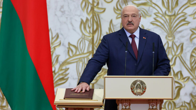 Ông Alexander Lukashenko nhậm chức Tổng thống Belarus, Minsk, Belarus ngày 25/3. Ảnh: Getty.