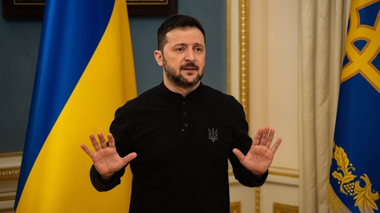 Tổng thống Ukraine volodymyr Zelensky phát biểu với báo chí ngày 25/3. Ảnh: Getty.