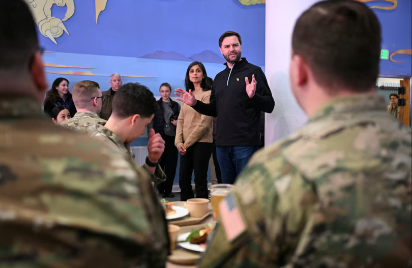 Phó Tổng thống Mỹ J.D. Vance trong chuyến thăm Căn cứ Không gian Pituffik ở tây bắc Greenland hôm 28/3. Ảnh: Reuters.