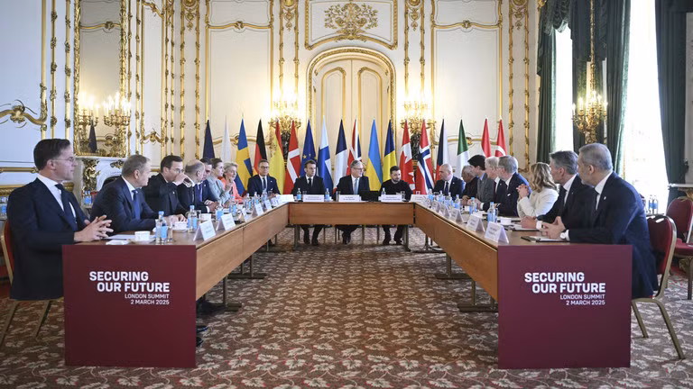 Thủ tướng Anh Keir Starmer chủ trì hội nghị thượng đỉnh tại về Ukraine ở London, ngày 2/3. Ảnh: Getty.