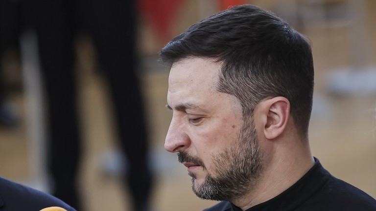 Nhà lãnh đạo Ukraine Volodymyr Zelensky tham dự cuộc họp của EU tại Brussels. Ảnh: Getty.