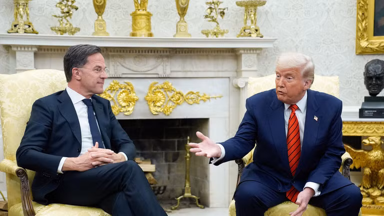 Tổng thống Hoa Kỳ Donald Trump (phải) và Tổng thư ký NATO Mark Rutte phát biểu với các nhà báo tại Washington, DC, Mỹ hôm 13/3. Ảnh: Getty.