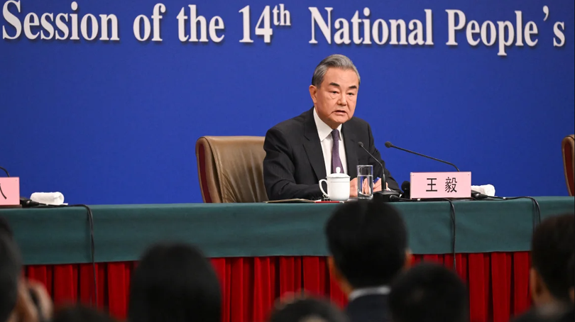 Ngoại trưởng Trung Quốc Vương Nghị phát biểu tại một cuộc họp báo trong kỳ họp Đại hội Đại biểu Nhân dân Toàn quốc đang diễn ra tại Bắc Kinh vào ngày 7/3. Ảnh: AFP.