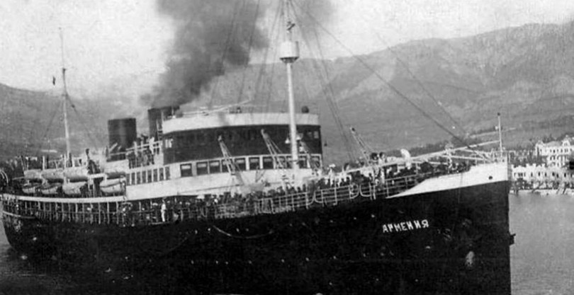 Tàu quân y Armenia của Liên Xô (Ảnh: NWD)