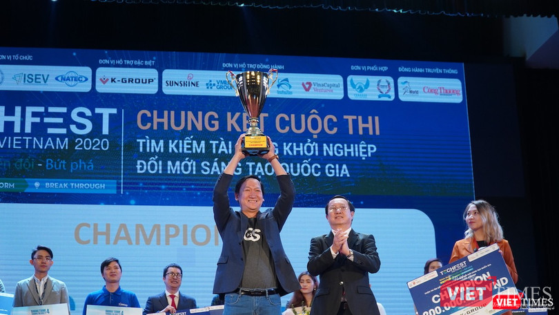 Đội thi đạt danh hiệu quán quân cuộc thi “Tìm kiếm tài năng khởi nghiệp ĐMST quốc gia”. Đội thi đạt danh hiệu quán quân cuộc thi “Tìm kiếm tài năng khởi nghiệp ĐMST quốc gia”.