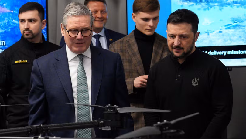 Thủ tướng Anh Keir Starmer và Tổng thống Ukraine Volodymyr Zelensky trong cuộc gặp tại Kiev hôm 16/1. Ảnh: Sky News.