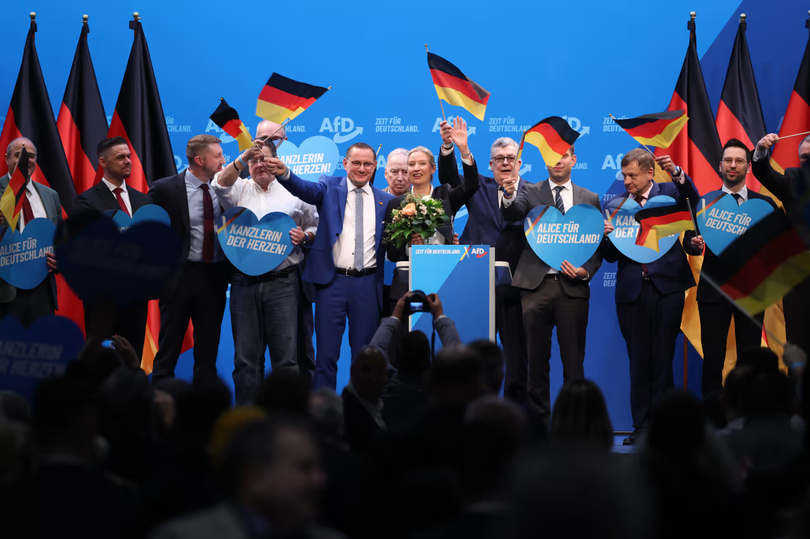 Bà Alice Weidel, giữa, và các nhà lãnh đạo khác của đảng cực hữu Sự thay thế cho nước Đức. Ảnh WSJ.