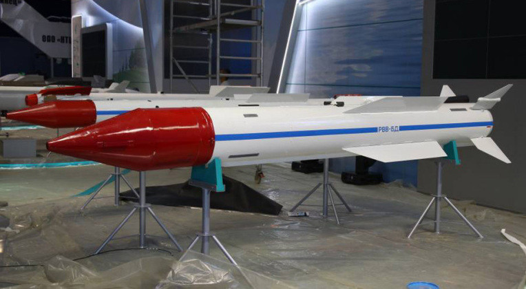 Tên lửa không đối không R-37M của Nga. Ảnh: MW.