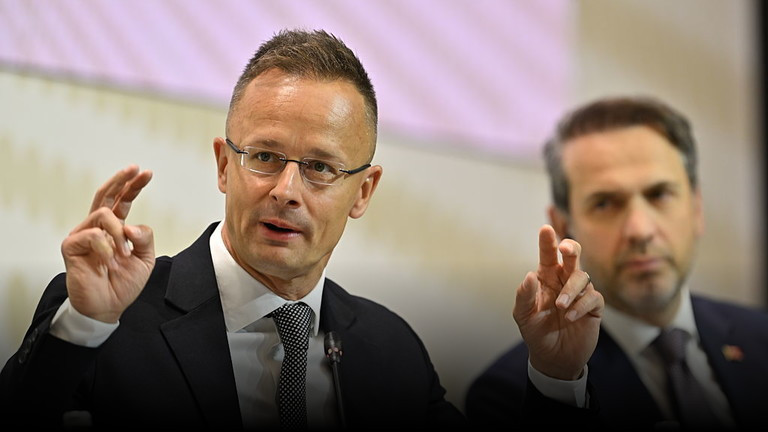 Bộ trưởng Ngoại giao Hungary Peter Szijjarto. Ảnh: Getty.