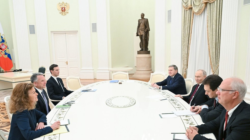 Tổng thống Nga Vladimir Putin và đặc phái viên Mỹ Steve Witkoff gặp nhau tại Điện Kremlin, ngày 2/12. Ảnh: Sputnik.