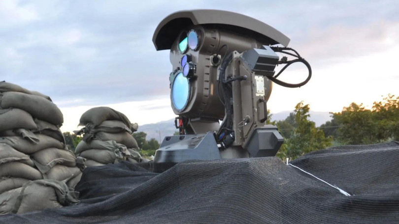 Tia laser công suất cao bắn hạ máy bay không người lái trong lần thử nghiệm chiến đấu đầu tiên. Ảnh: IE.