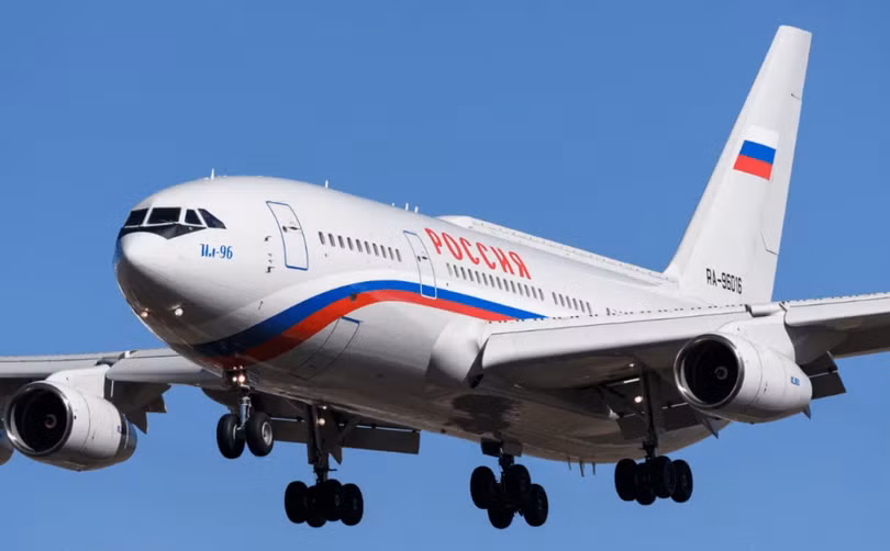 Chuyên cơ của Tổng thống Putin là phiên bản cải tiến của Ilyushin IL-96-300. Ảnh: Getty.