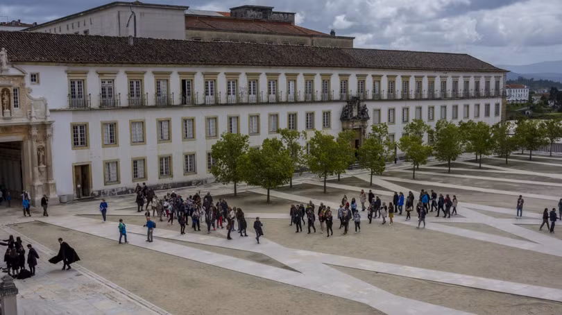 Coimbra, ngôi trường ĐH lâu đời nhất ở Bồ Đào Nha (Ảnh: Newsweek)