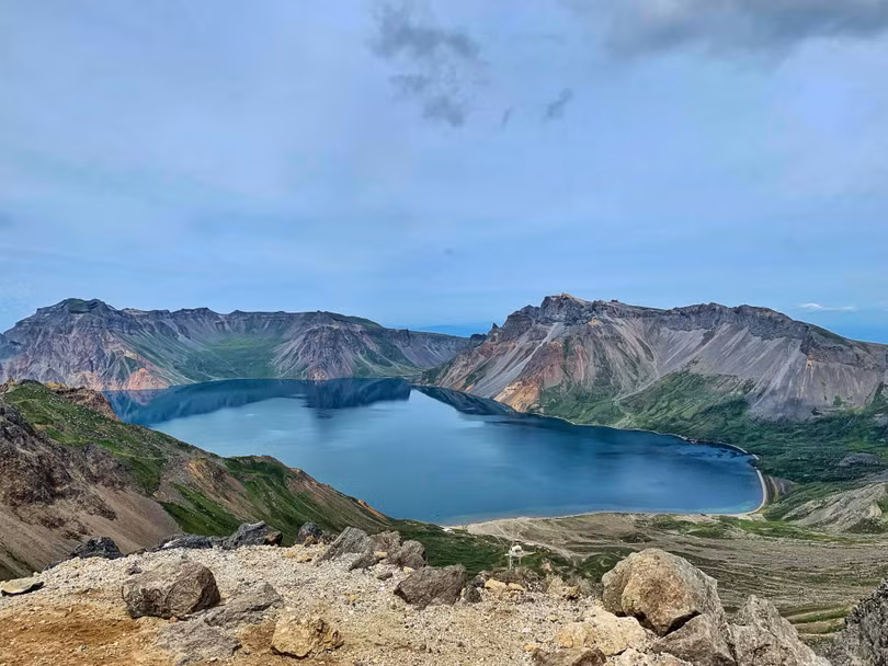 Paektu là ngọn núi thiêng liêng đối với người Triều Tiên, và nổi tiếng là có cảnh đẹp hút hồn (Ảnh: Getty)