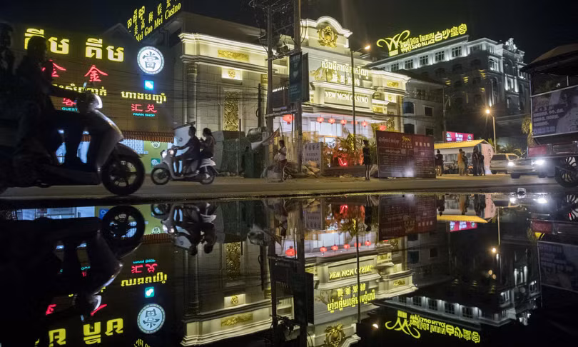 Trong giai đoạn bùng nổ, việc xin phép mở cửa một casino ở Campuchia cực kỳ dễ dàng (Ảnh: Guardian) Trong giai đoạn bùng nổ, việc xin phép mở cửa một casino ở Campuchia cực kỳ dễ dàng (Ảnh: Guardian)