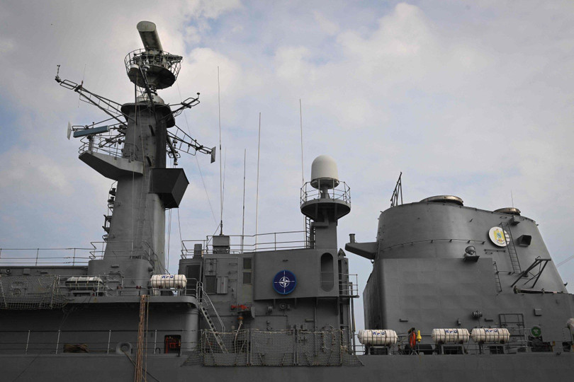 Logo của NATO trên thân khu trục hạm Regina Maria của Romania (Ảnh: AFP) Logo của NATO trên thân khu trục hạm Regina Maria của Romania (Ảnh: AFP)