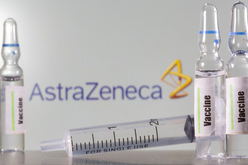 Vaccine do AstraZeneca/Oxford sản xuất bị nhiều nước tạm ngừng sử dụng do lo ngại về tác dụng phụ nghiêm trọng (Ảnh: CNBC)