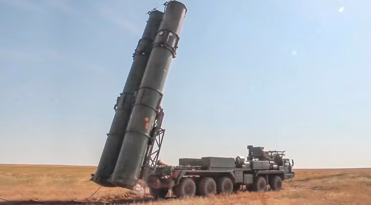 Bệ phóng tên lửa đất đối không thuộc hệ thống S-500. Ảnh: MW.