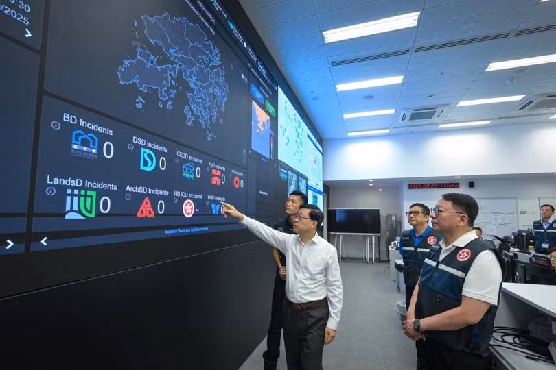 Hong Kong đã chuẩn bị mọi thứ "với biên độ an toàn được mở rộng" để ứng phó với siêu bão Ragasa. Ảnh: SCMP.