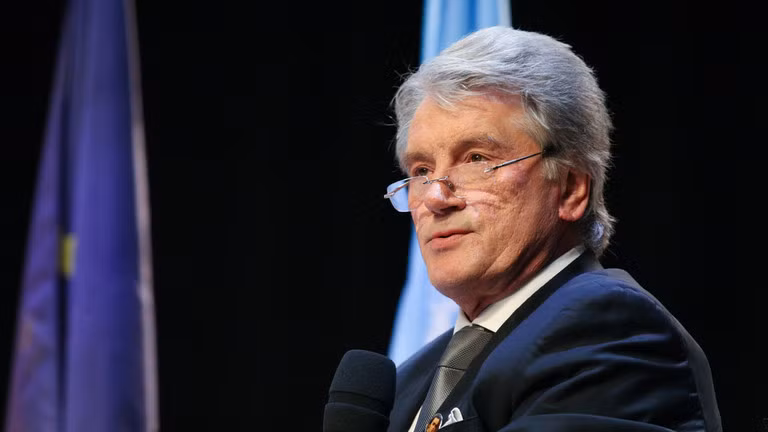 Cựu Tổng thống Ukraine Viktor Yushchenko phát biểu tại một diễn đàn ở Gdansk, Ba Lan. Ảnh: Getty.