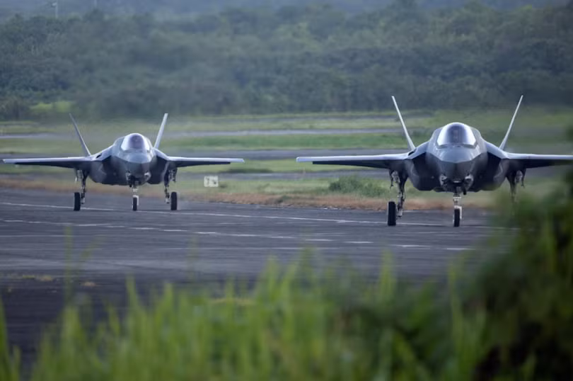 Máy bay chiến đấu F-35 lăn bánh trên đường băng tại căn cứ quân sự cũ Roosevelt Roads ở Ceiba, Puerto Rico, ngày 13/9. Ảnh: Reuters.