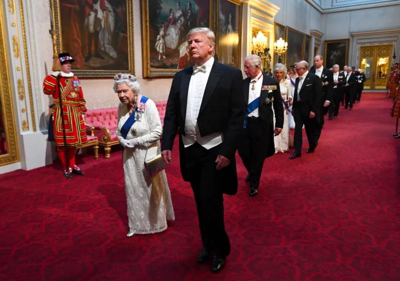 Xa hoa chưa từng có Ông Trump được Hoàng gia Anh đón tiếp bằng nghi lễ hiếm hoi 3.png