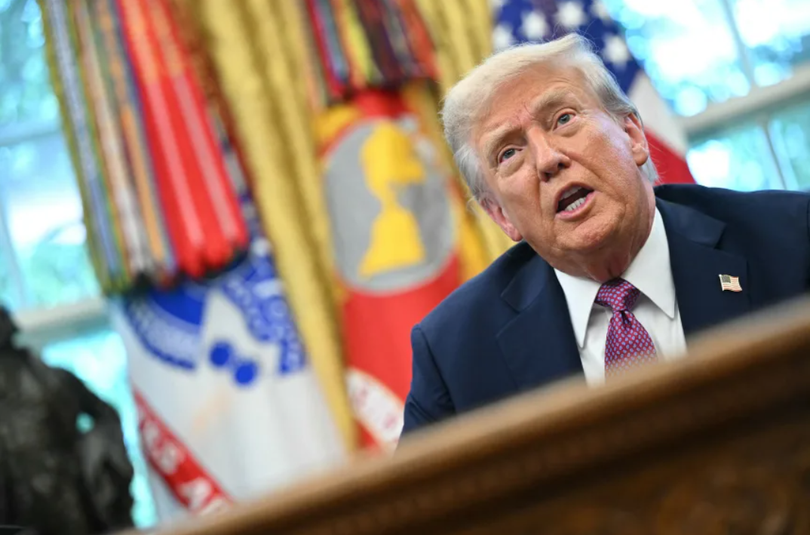 Tổng thống Mỹ Donald Trump phát biểu với các phóng viên tại Phòng Bầu dục của Nhà Trắng trong hôm 5/9. Ảnh: aFP.