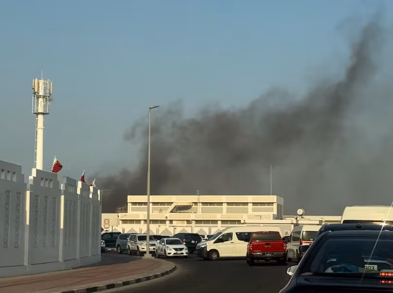 Khói bốc lên sau nhiều vụ nổ ở Doha, Qatar, ngày 9/9. Ảnh: Reuters.