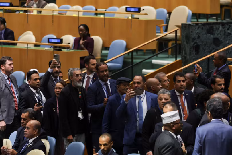 Các phái đoàn bỏ ra ngoài khi Thủ tướng Israel Benjamin Netanyahu phát biểu tại Đại hội đồng LHQ (UNGA) lần thứ 80 tại New York, Mỹ ngày 26/9. Ảnh: Reuters.