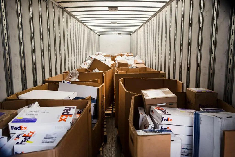 Ông Trump chơi nước cờ sốc với thị thực H-1B Giấc mơ Mỹ của nhiều người sụp đổ 2.jpg