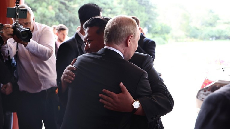 Tổng thống Nga Vladimir Putin và Chủ tịch Triều Tiên Kim Jong-un tại Bắc Kinh, Trung Quốc, ngày 3/9. Ảnh: Kremlin.ru.