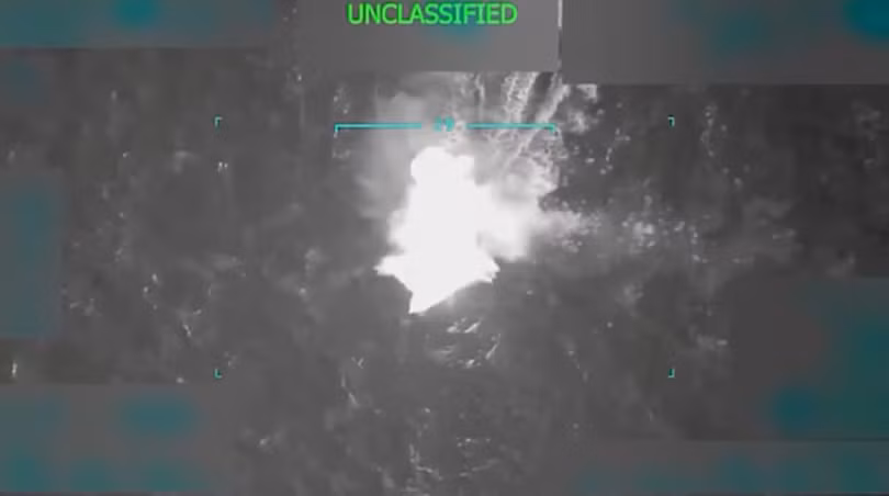 Một con tàu mà Tổng thống Mỹ Donald Trump cho là đang vận chuyển ma túy bất hợp pháp bị quân đội tấn công khi đang di chuyển ở phía nam vùng biển Caribe. Ảnh: Reuters.