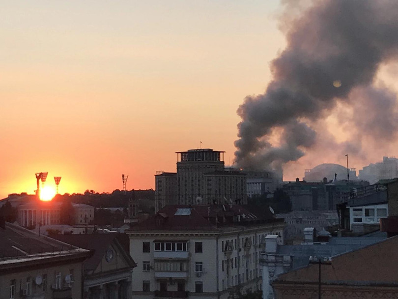 Nga phóng hơn 800 UAV khiến Kiev rung chuyển, tòa nhà chính phủ cháy lớn 2.jpg