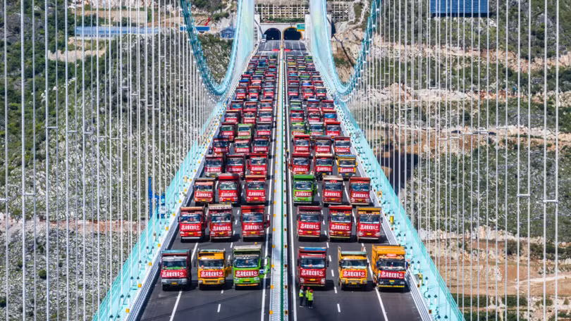 Trung Quốc khánh thành cầu cao nhất thế giới vượt vết nứt Trái Đất 2.png