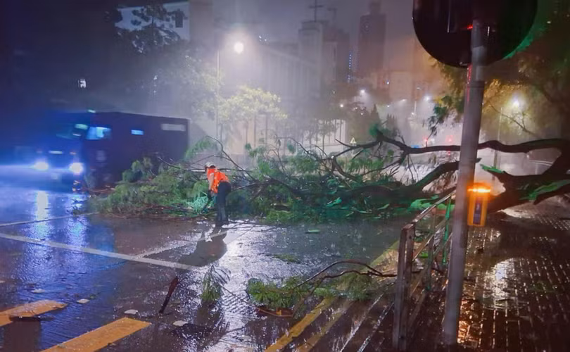 Siêu bão Ragasa tàn phá Hong Kong, 700 chuyến bay bị hủy 6.png