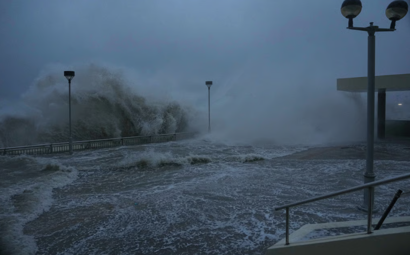 Siêu bão Ragasa tàn phá Hong Kong, 700 chuyến bay bị hủy 5.png